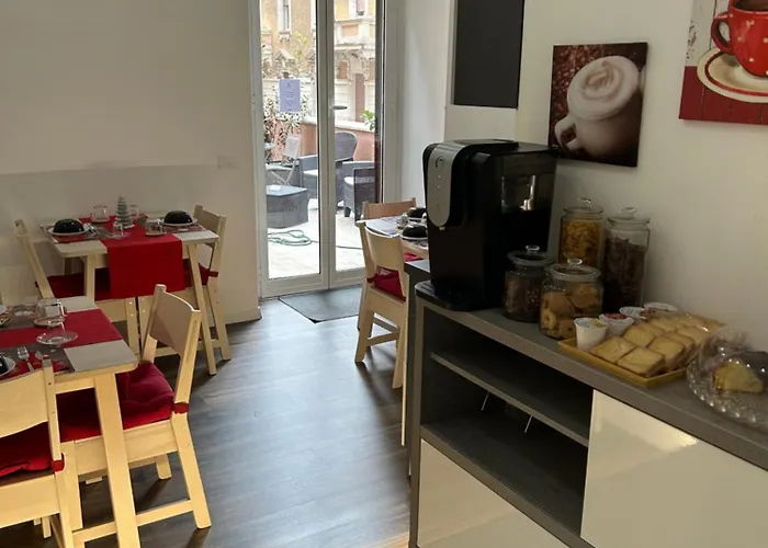 Domus Flavia Bed & Breakfast 4*