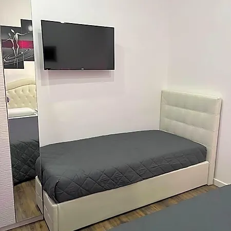 Domus Flavia Bed and Breakfast 4*