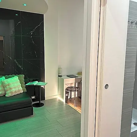 לינה וארוחת בוקר Domus Flavia 4*