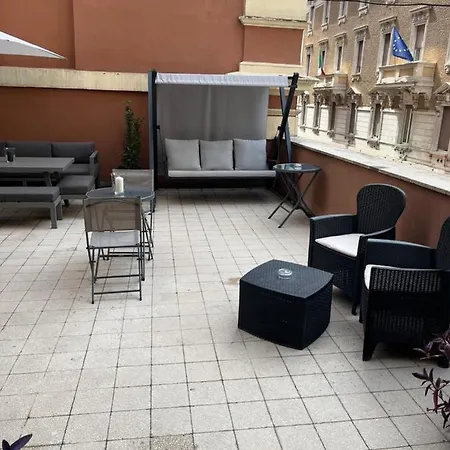 לינה וארוחת בוקר Domus Flavia 4*