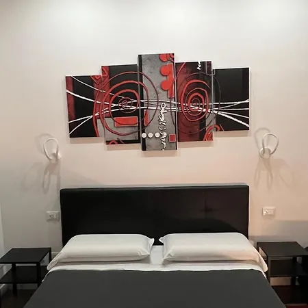 לינה וארוחת בוקר Domus Flavia 4*