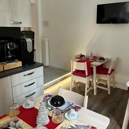 Domus Flavia Bed & Breakfast 4*